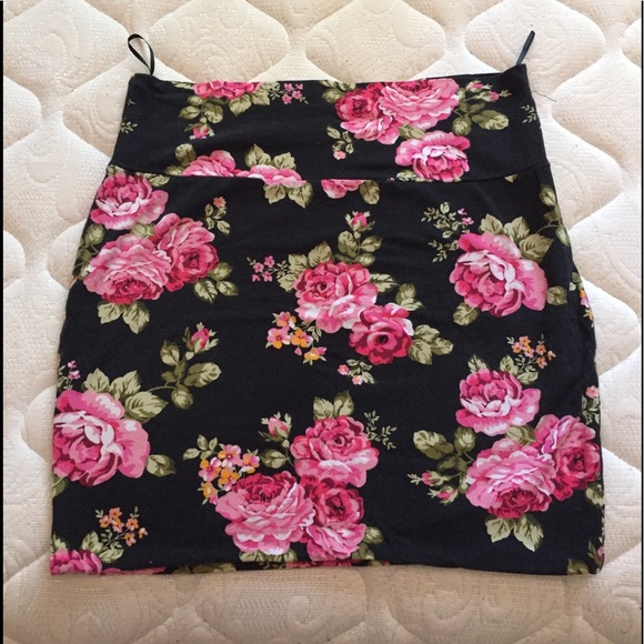 Floral mini skirt - Picture 2 of 10